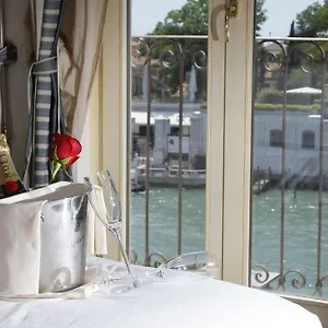 4* Hotel Dei Dragomanni
